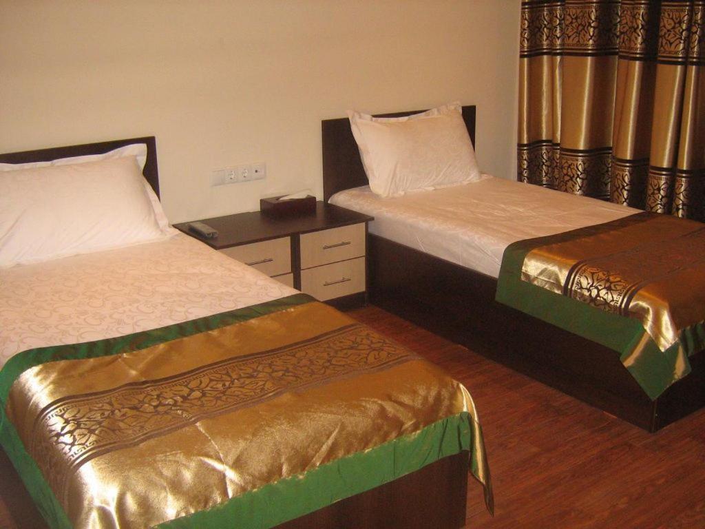 Kausar Hotel Almaty Zimmer foto