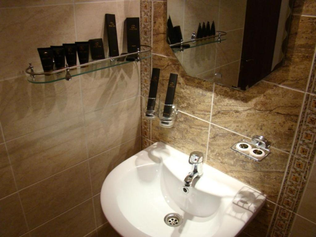 Kausar Hotel Almaty Zimmer foto