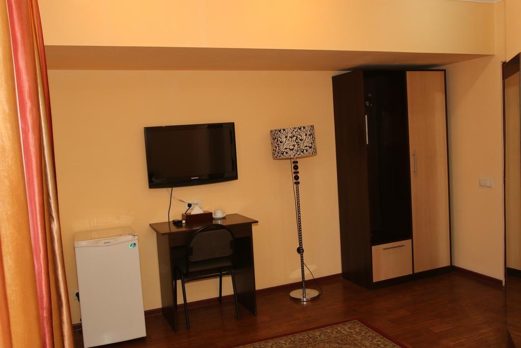 Kausar Hotel Almaty Zimmer foto